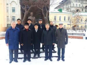 москва у памятника Каримову